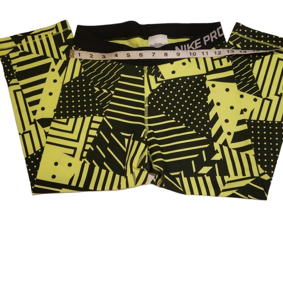 Nike Pro Women's Size Medium Workout Capris - Picture 3 of 8